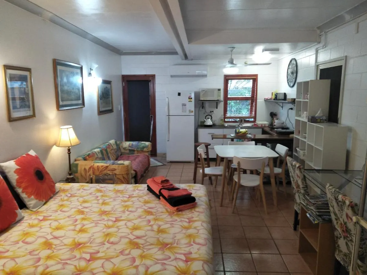 Homestay At Julie'S Cairns 0*,